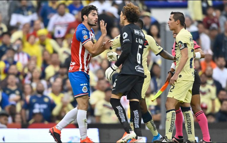 En el terreno de juego también hubo reclamos contra Briseño por la agresión contra 