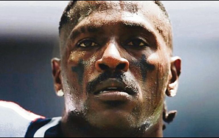Antonio Brown fue cortado por los Patriots la semana pasada, después de que una segunda mujer lo acusara de actos de acoso sexual e intimidación; el receptor se encuentra desempleado. INSTAGRAM / @AB