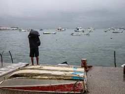 Se esperan lluvias abundantes y vientos el domingo y parte del lunes. EFE/ D. Guzmán