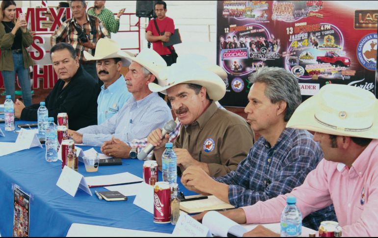 Ciudadanos se disfrazaron de payasos para protestar contra el Gobierno de Boris Johnson. AFP