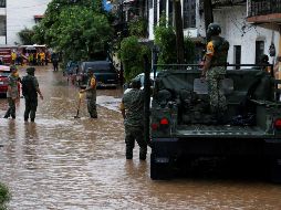 Elementos de la Marina se encuentran en la Costa de Jalisco para apoyar a los afectados. EFE / F. Pérez