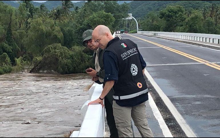 El coordinador nacional de Protección Civil, David León Romero realizó un recorrido de vigilancia por Cihuatlán. ESPECIAL / Protección Civil Jalisco