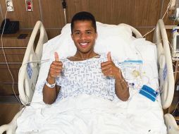 Giovani publicó esta imagen en sus redes sociales, en donde se le observa sonriente en el hospital. @oficialgio