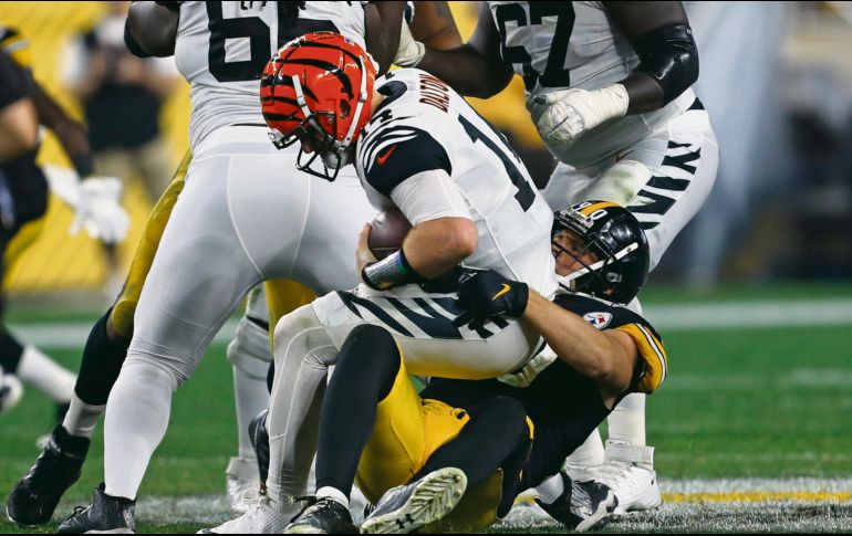 Andy Dalton fue asediado toda la noche por la defensiva de los Steelers, que lo capturó en ocho ocasiones y además logró un pase interceptado. AP / T. Puskar