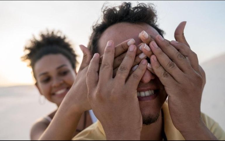 La investigación ha demostrado que tendemos a ver a nuestro compañero de manera más positiva de lo que realmente es. GETTY IMAGES