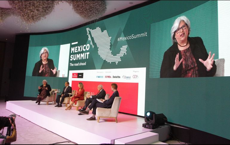 Graciela Márquez Colín durante su participación en la conferencia 