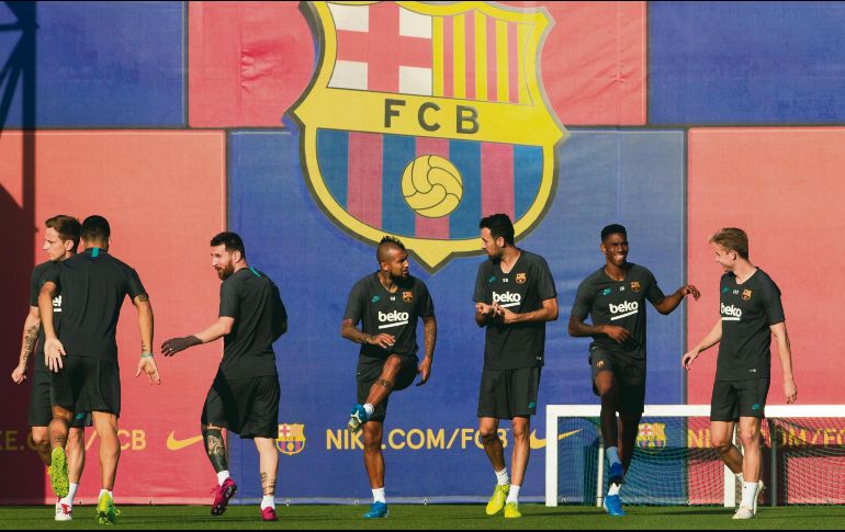 Jugadores del conjunto catalán realizaron ayer su última práctica antes del juego de hoy. EFE