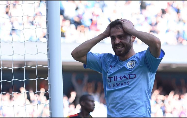 El pasado 22 de septiembre, Silva, del Manchester City, tuiteó una foto de su compañero de equipo Benjamin Mendy de niño, acompañado de un personaje de una marca española de cacahuates bañados en chocolate. AFP / ARCHIVO