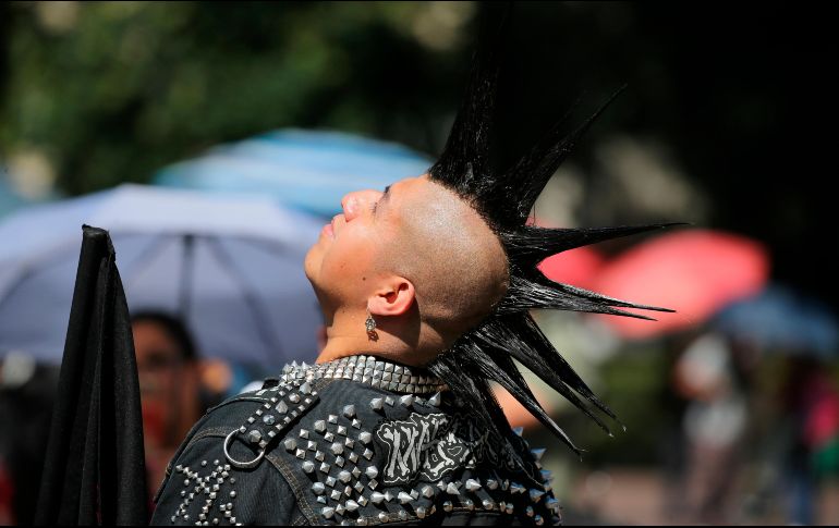 Prevén que los contingentes avancen hasta el cruce con Paseo de la Reforma, sigan por avenida Juárez y entren al Zócalo por 5 de febrero. AP/F. Llano