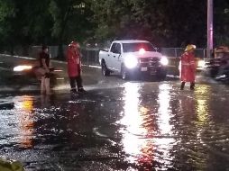 Se registraron inundaciones en diferentes puntos de la metrópoli. ESPECIAL / Bomberos de Zapopan