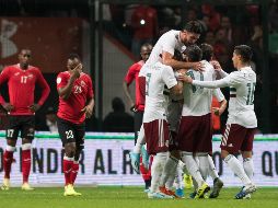 Jugadores de la Selección Nacional celebran tras el segundo gol del partido, conseguido por Jesús Angulo. IMAGO7/A. Hernández