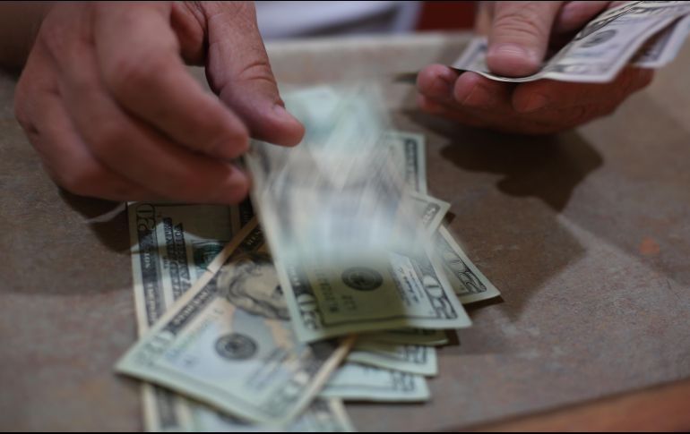 Se espera que el tipo de cambio cotice entre 19.70 y 19.85 pesos por dólar. EL INFORMADOR / ARCHIVO
