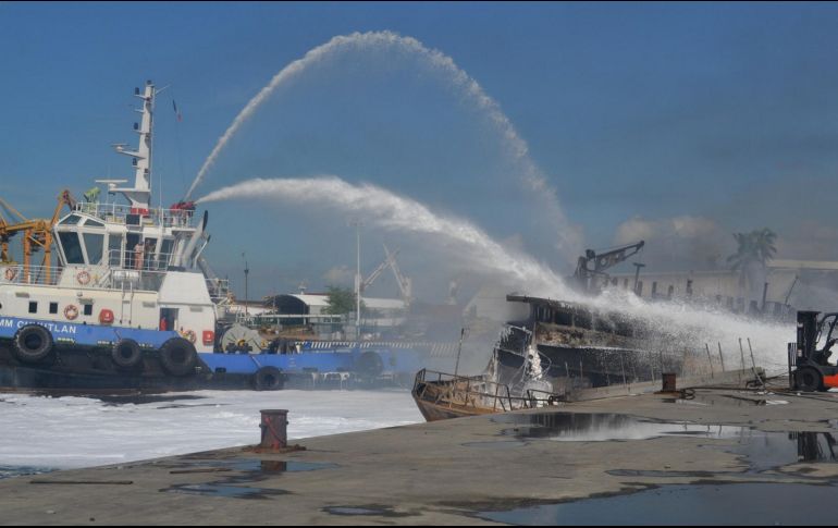 El buque atunero se incendió el 1 de octubre. NTX/ESPECIAL