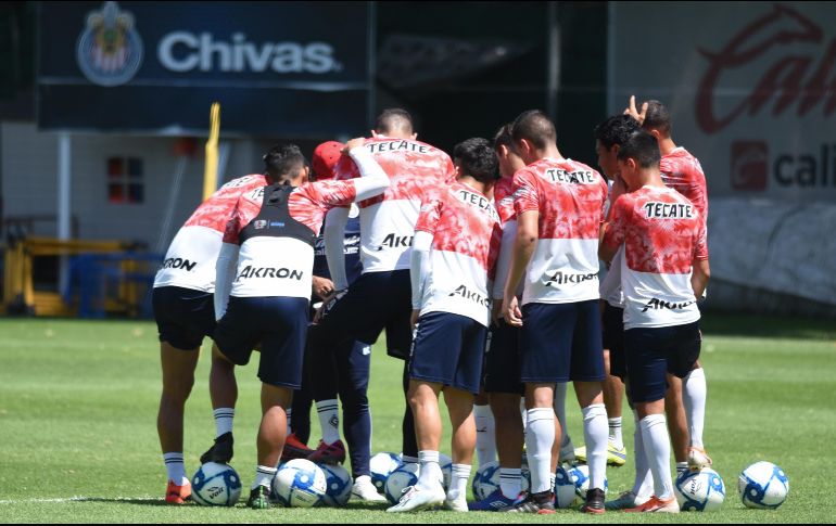 Un resultado adverso esta noche ante Pumas podría sentenciar el quinto torneo consecutivo de Chivas sin estar entre los ocho mejores. IMAGO7/S. Bautista