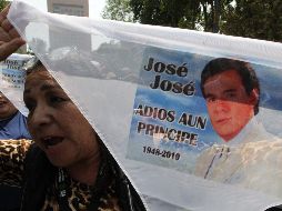 Mayer comenta que la viuda del cantante y su hija Sarita no están de acuerdo con que el cuerpo sea trasladado a México. EFE / M. Guzmán