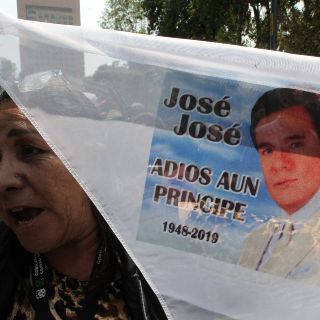 Sergio Mayer responde si él cobra las regalías de José José