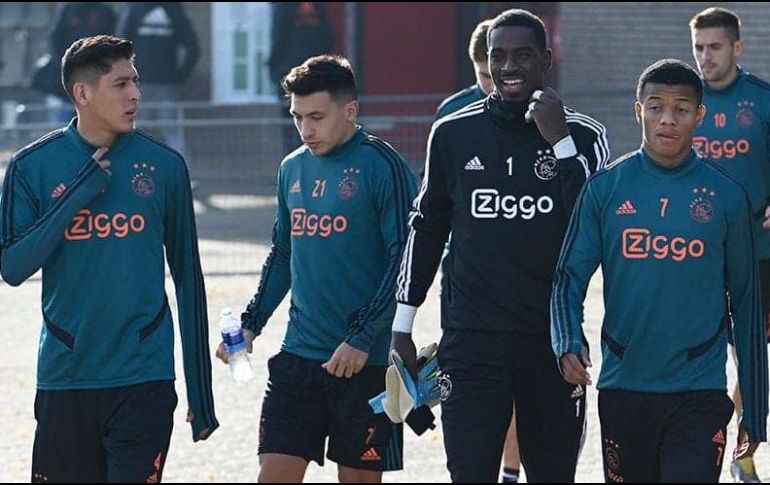 Edson Álvarez esperará hasta este domingo para conocer si va como titular ante ADO Den Haag.TWITTER / @AFCAjax