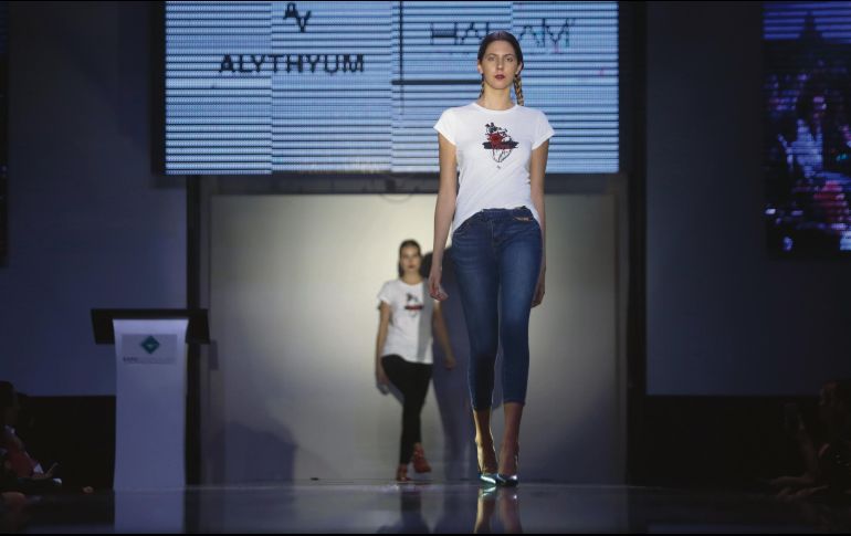 Talento. Distintas marcas, principalmente jaliscienses, mostraron sus mejores atuendos en Desfilia. EL INFORMADOR / F. Atilano