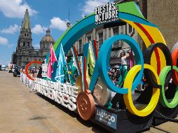 La magia del desfile de las Fiestas de Octubre contagia a los tapatíos