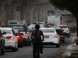 Las horas gastadas al año en el congestionamiento equivalen a ver 66 películas, leer 25 libros, ver 66 partidos de futbol y correr 98 carreras de un kilómetro, según el estudio. EL INFORMADOR/ARCHIVO
