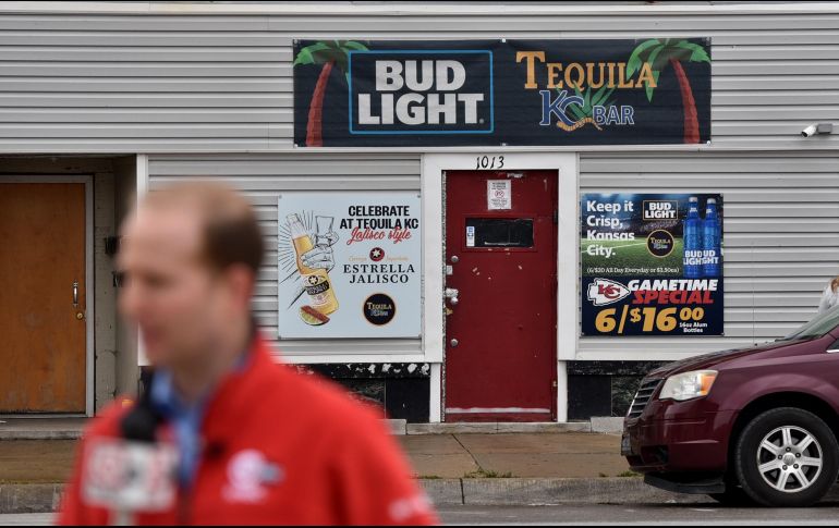 Autoridades buscan a los dos agresores del bar privado. AFP/E. Zurga