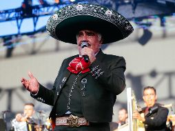 Vicente Fernández agradeció a la autoridades del Estado por el homenaje que le realizaron. EL INFORMADOR / G. Gallo