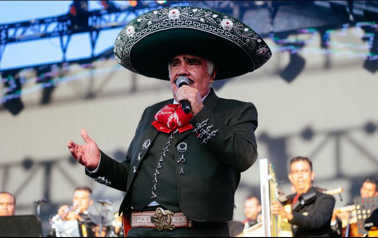 Vicente Fernández agradeció a la autoridades del Estado por el homenaje que le realizaron. EL INFORMADOR / G. Gallo
