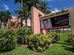 Este domingo se realizó un velorio público a José José en Miami. EFE / G. Viera