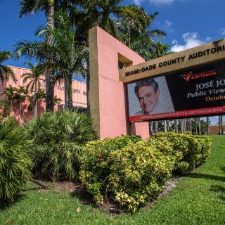 Posponen cremación de José José