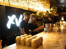 El dorado tiñe la noche tapatía en el lanzamiento de Chivas XV