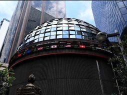 Los mercados accionarios presentan movimientos positivos, tras conocer datos económicos en Asia y Europa. AFP / ARCHIVO