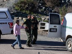 Después de la cifra registrada en mayo -un récord en 13 años- Estados Unidos firmó acuerdos con México, Guatemala, Honduras y El Salvador para frenar la migración irregular, tras lo cual el nivel de las detenciones comenzó a disminuir.  AFP/ ARCHIVO