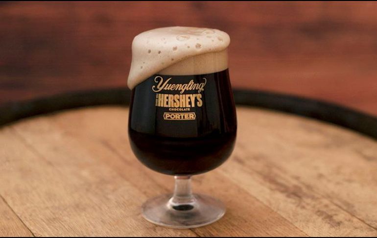 La empresa dijo que la nueva cerveza combina más de 300 años de su respectivo dominio y herencias arraigadas en Pensilvania. TWITTER / @Yuengling_Beer