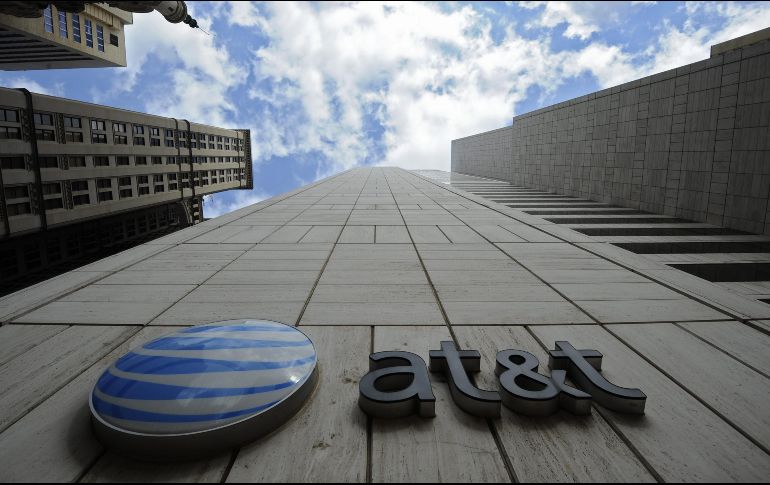 AT&T ostentó el 14.6% de participación en el mercado telecom al segundo trimestre, frente al 63.2% de América Móvil. EFE/Archivo