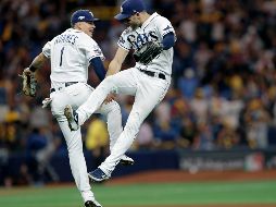 Willy Adames y Kevin Kiermaier celebran la victoria. AP/C. O'Meara