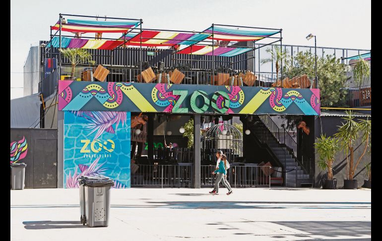 Si buscas una experiencia más personalizada y con servicio de la más alta calidad, Fiestas de Octubre sorprenden con su nueva área de terrazas -donde puedes comer y beber-, y las cuales te brindan la oportunidad de disfrutar de la explanada principal con vista al Auditorio Benito Juárez, en donde cada noche serás testigo del espectáculo multimedia “Momento Guadalajara Guadalajara”. EL INFORMADOR / A. Camacho