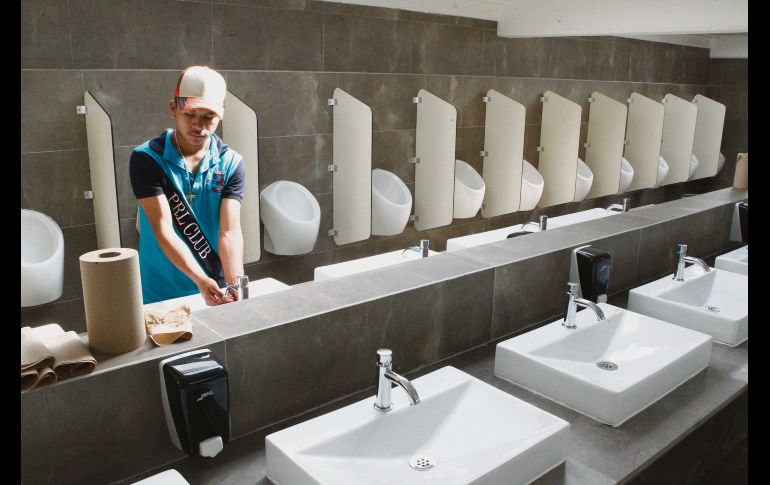 La higiene es primordial en las Fiestas de Octubre y sus áreas de sanitarios presumen nuevas instalaciones totalmente renovadas con modernidad en sus servicios de drenaje, agua, puertas, pisos, lavamanos y puertas. EL INFORMADOR / A. Camacho