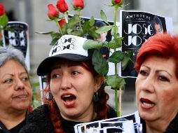 Seguidores de José José llegaron al Palacio de Bellas Artes para tratar de conseguir el mejor lugar en el homenaje. NTX / J. Lira