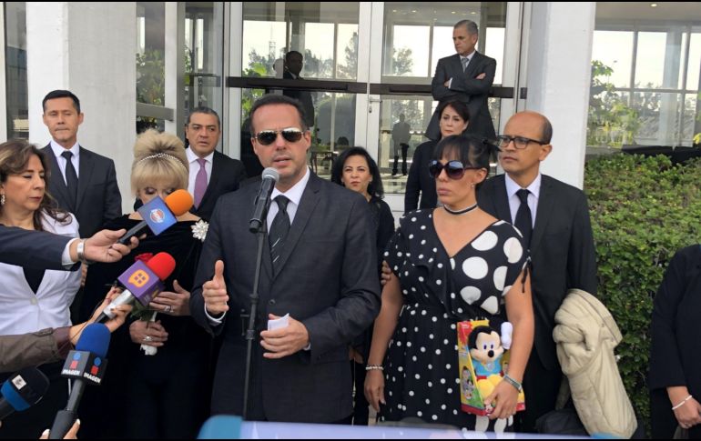 José Joel agradeció a López Obrador y a Marcelo Ebrard por el traslado de los restos de su padre, José José. EFE / A. Belchi