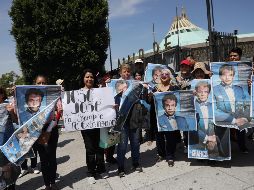 Aún sin cifras oficiales, miles de mexicanos han acompañado a el 