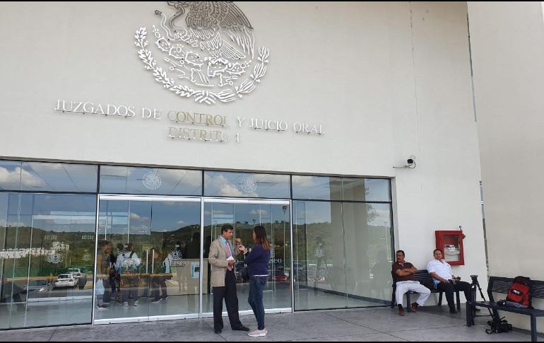 Se les fijó como medidas cautelares no salir del país y solo dejar su casa si necesitan ir al trabajo o al hospital. EL INFORMADOR / S. Blanco