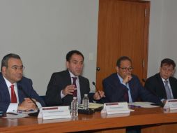 En conferencia de prensa conjunta con el presidente del CCE, Carlos Salazar, Herrera dio a conocer las iniciativas que se revisaron para atender las inquietudes de los contribuyentes. TWITTER/@cceoficialmx