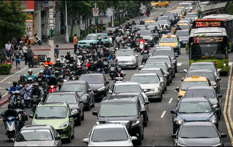 Además de los impuestos al medio ambiente, planteó que los gobiernos, deberán aumentar el precio de las emisiones de carbono. EFE/ ARCHIVO
