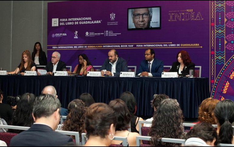 Raúl Padilla anunció que Mario Vargas Llosa regresará a la FIL 2019. ESPECIAL