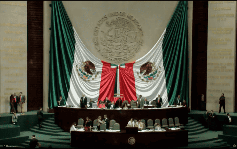 Tras un debate de poco más de tres horas, las bancadas de oposición se reservaron todos los párrafos de los dos artículos sujetos a reforma. TWITTER / @Mx_Diputados