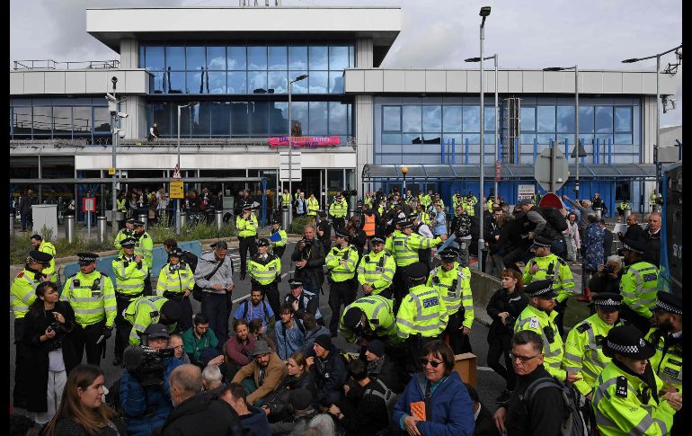 Los militantes del movimiento de desobediencia civil se sientan London City. AFP/D. Leal-Olivas