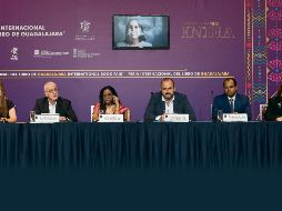 De izquierda a derecha: Karla Planter, Raúl Padilla, Shrimati Das, Ricardo Villanueva, Abhishek Avi y Marisol Schulz. CORTESÍA / UDEG