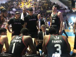 La noche del jueves, los Astros derrotaron a los Libertadores de Querétaro en casa. TWITTER / @AstrosJalisco