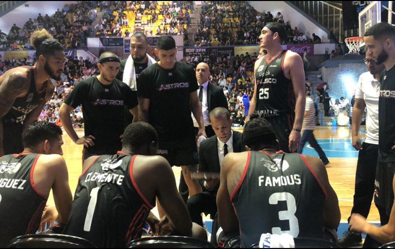 La noche del jueves, los Astros derrotaron a los Libertadores de Querétaro en casa. TWITTER / @AstrosJalisco