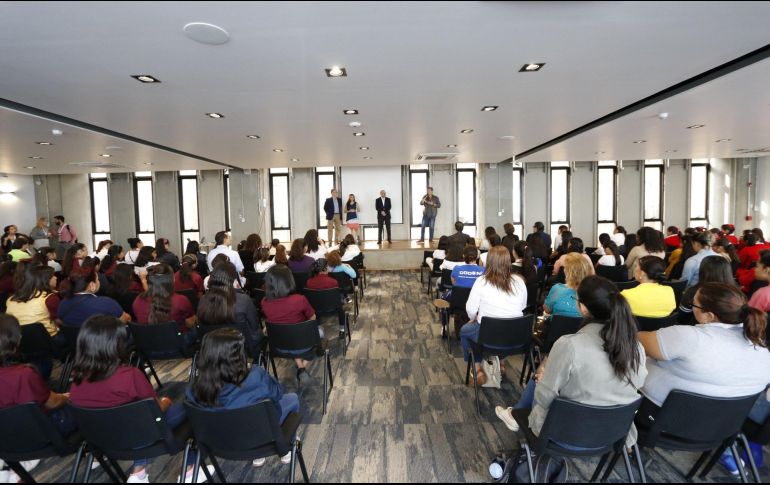 “Uber Ellas” pone a las niñas en contacto con competencias como el pensamiento crítico, la resolución de problemas, creatividad, comunicación, colaboración, alfabetización de datos, computación e informática. TWITTER/ @DelToroIsmael